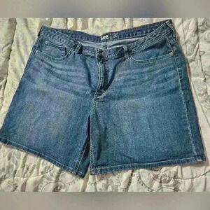 Lee plus size mid rise denim shorts!